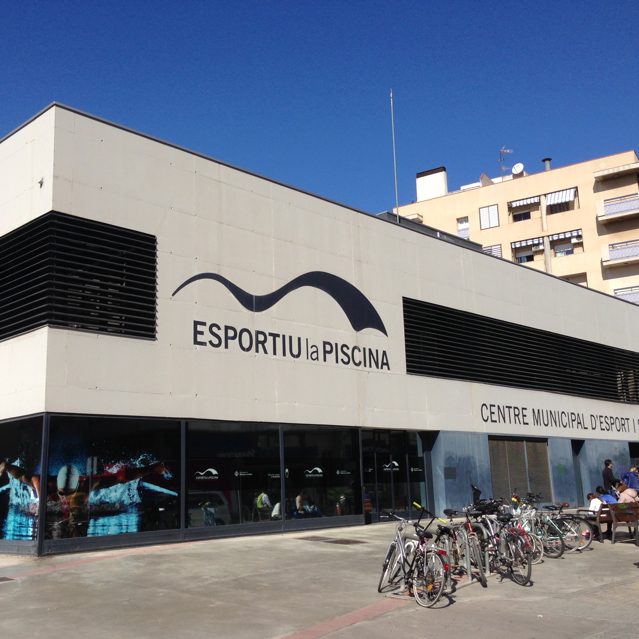 Fachada exterior CDO Esportiu la piscina CDO Esportiu la piscina, exterior