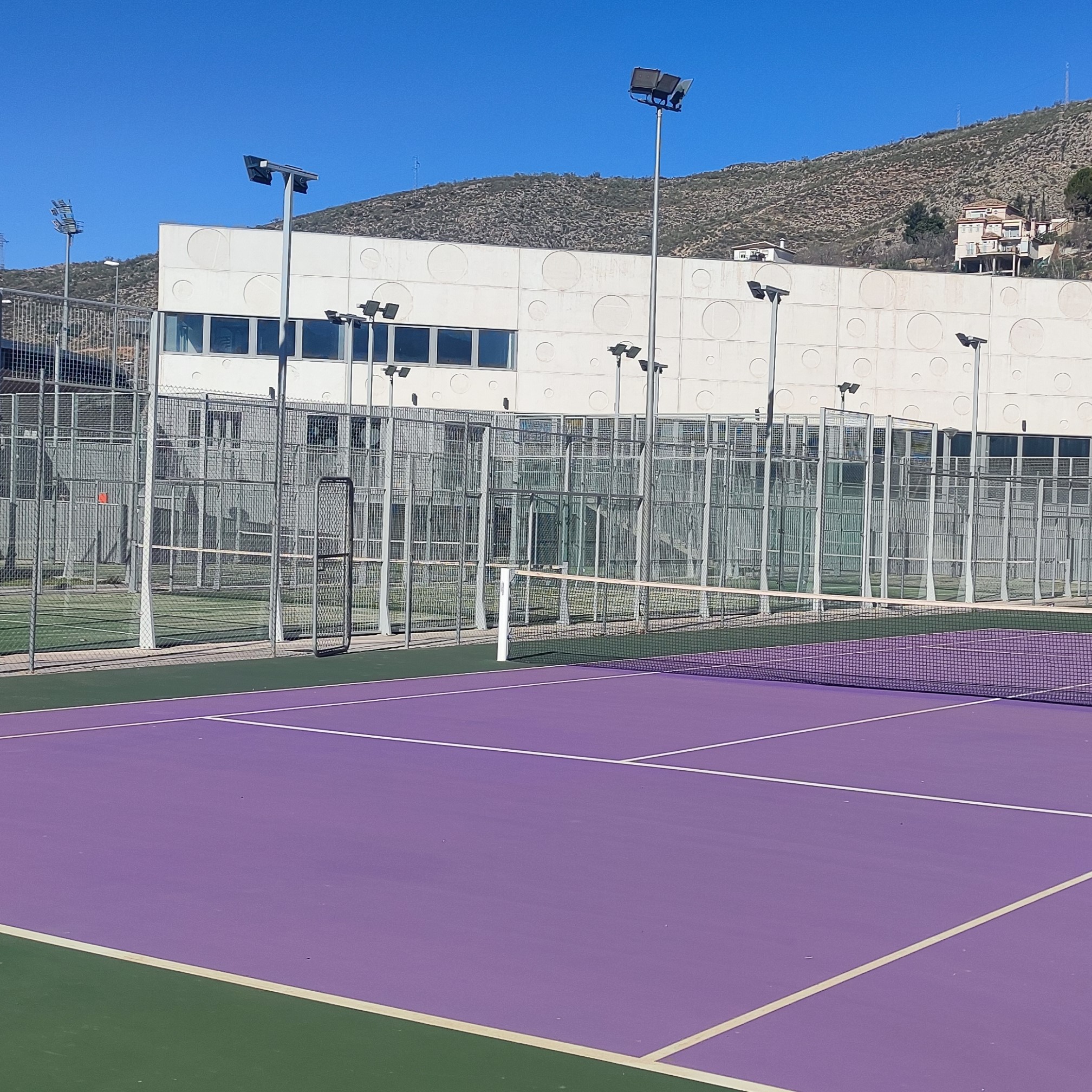 Pista de tenis CDO Loja Exteriores instalación de CDO Loja, en Granada