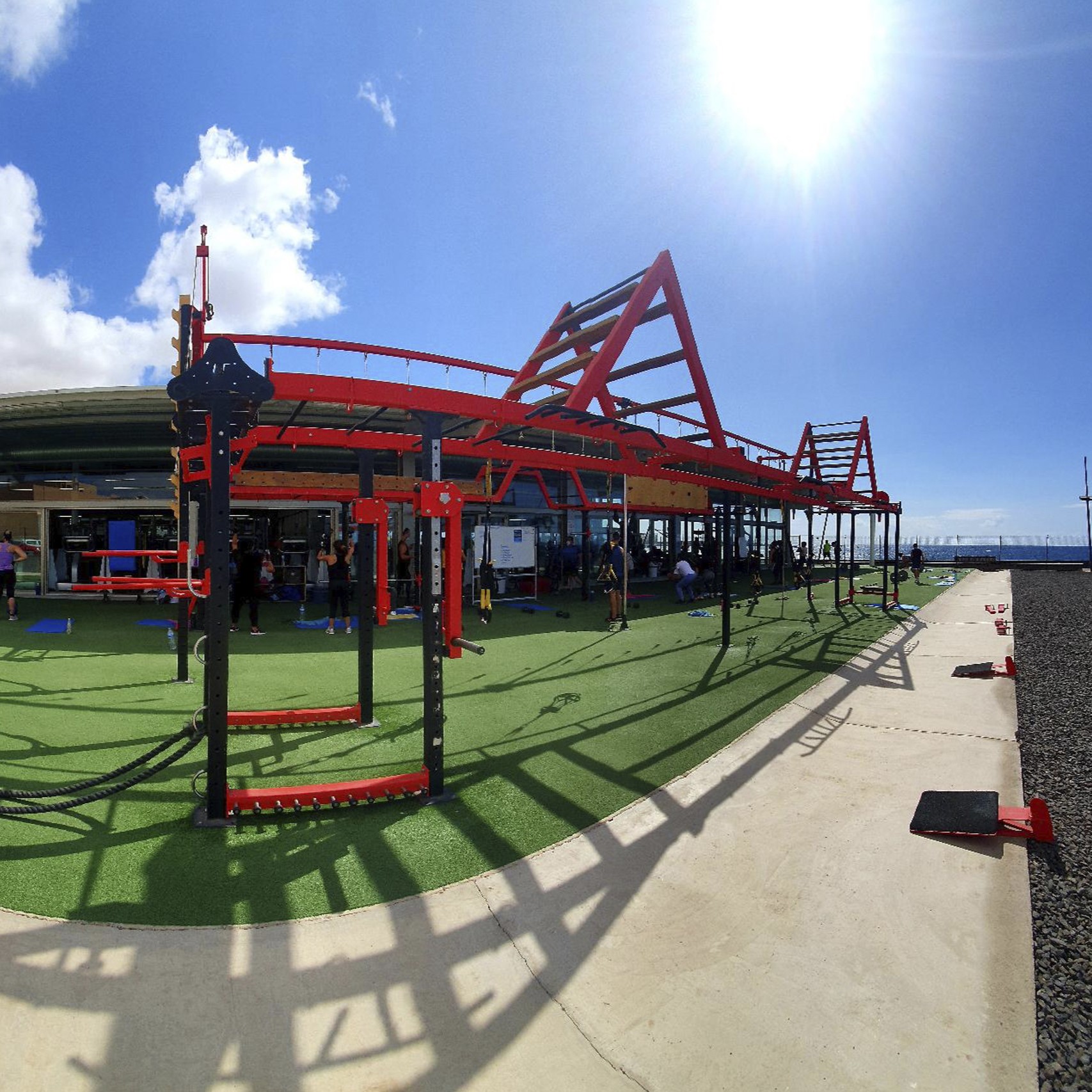 Zona de entrenamiento funcional del centro deportivo CDO Puerto del Rosario, situado frente al mar Atlántico Exterior del CDO Puerto del Rosario, frente al Atlántico