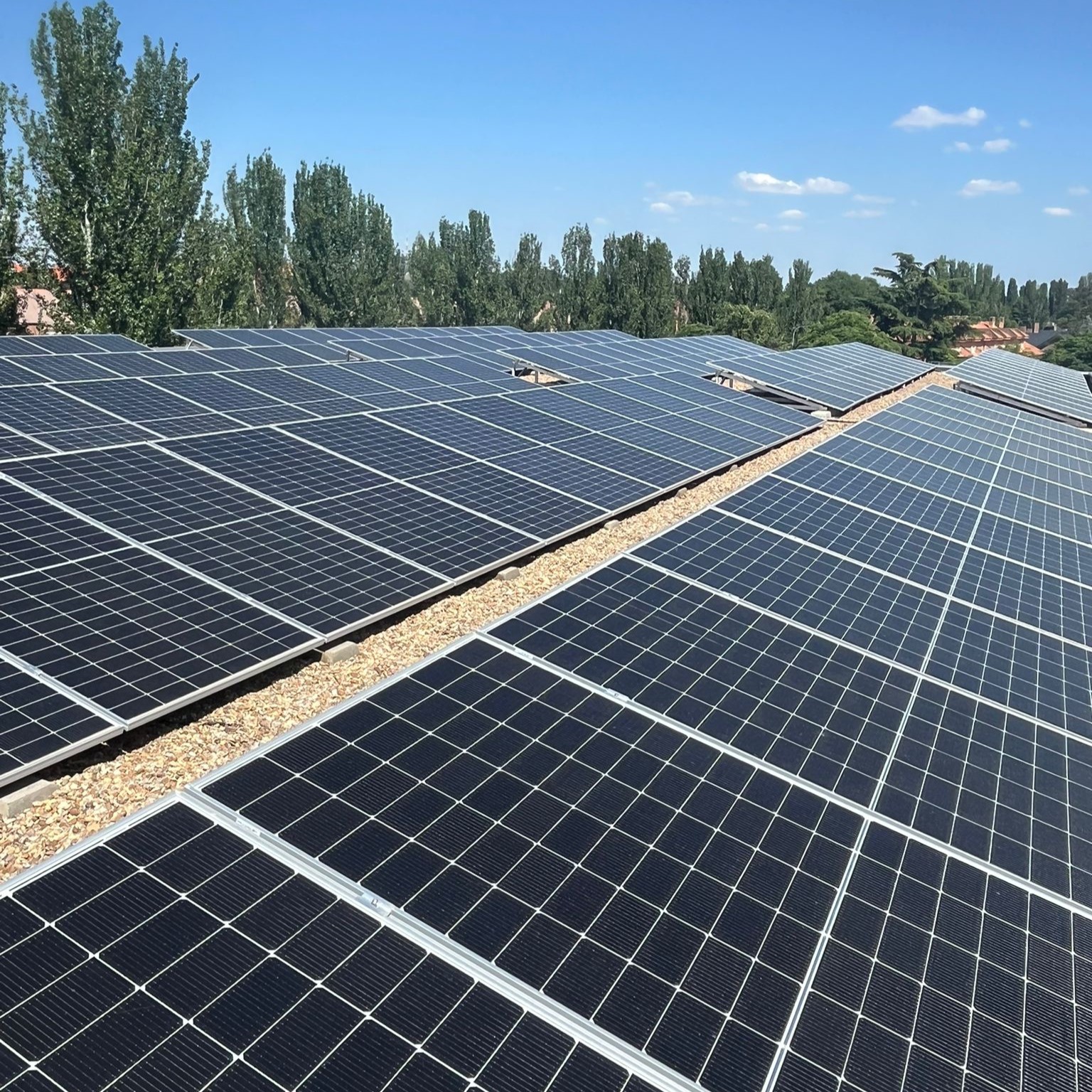 Más de 500 placas solares se han instalado en la cubierta del CDO Covaresa en Valladolid placas solares cdo fitness energia solar sostenibilidad