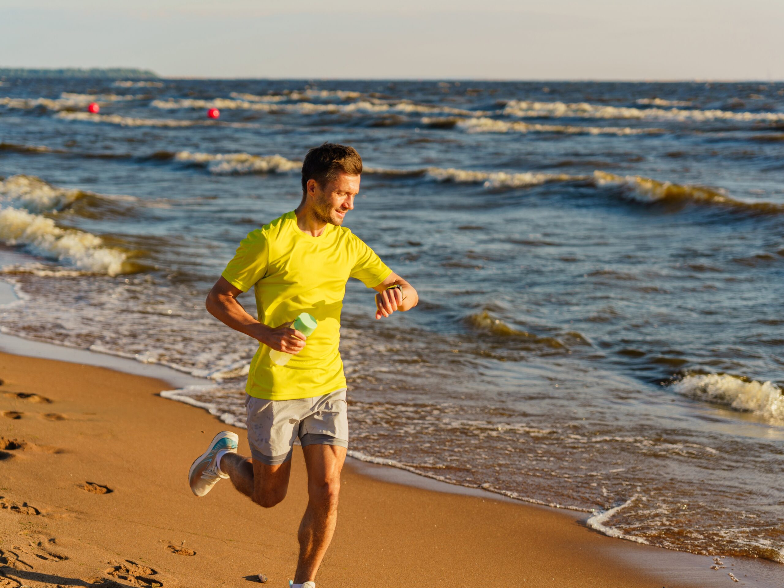 No pierdas tu rutina de entrenamiento en vacaciones, con los mini retos de CDO Correr en la playa, entrenamiento en verano